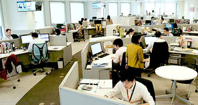 آیا کار کردن در شرکت‌های خارجی یا با درآمد حرام اشکال دارد؟ بررسی دقیق احکام شرعی و فقهی
