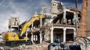 تخلفات ساختمانی و کمیسیون ماده ۱۰۰: چه زمانی نظر کارشناس رسمی مؤثر است؟