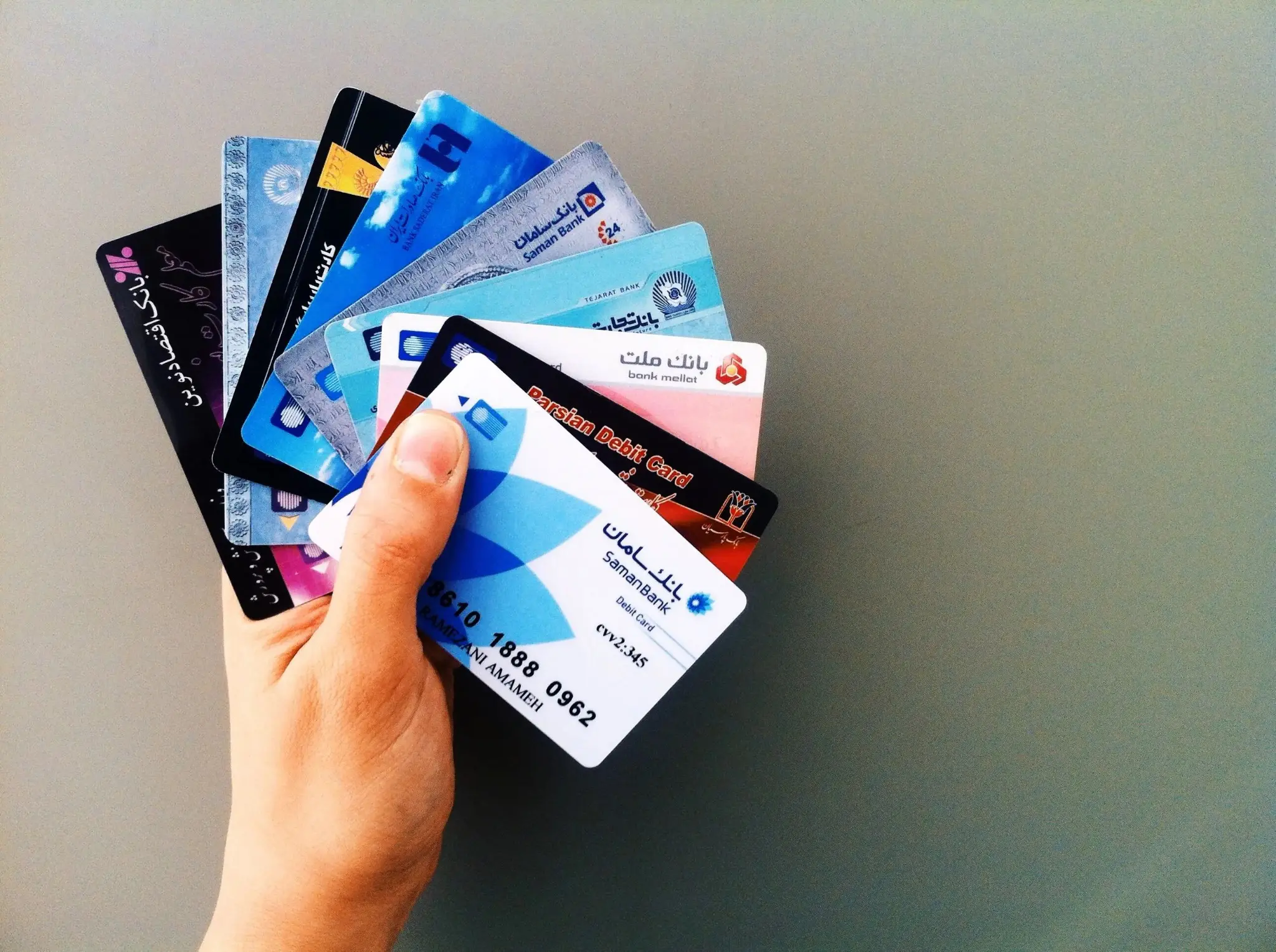 حساب بانکی شخصی یا کاری؟ چگونه حساب مناسب کسب‌وکار خود را انتخاب کنیم