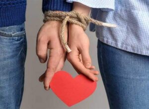 وابستگی عاطفی ناسالم را چگونه تشخیص دهیم؟ تفاوت عشق واقعی و وابستگی چیست؟