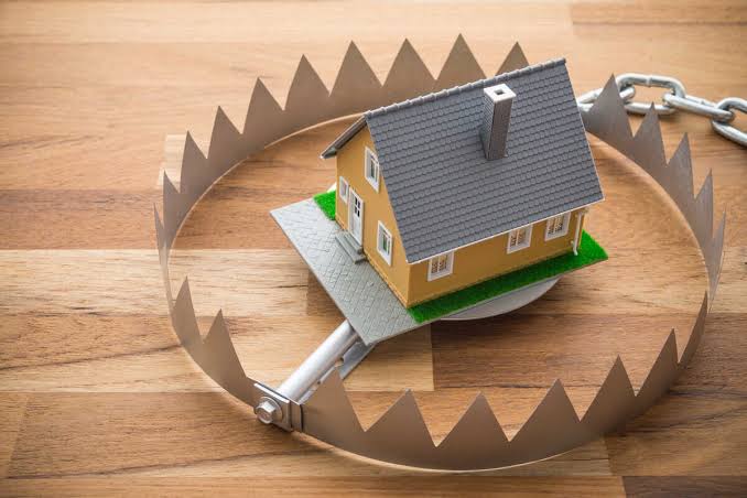 چگونه فایل‌های جعلی املاک را تشخیص دهیم؟ راهنمای کامل جلوگیری از کلاهبرداری ملکی