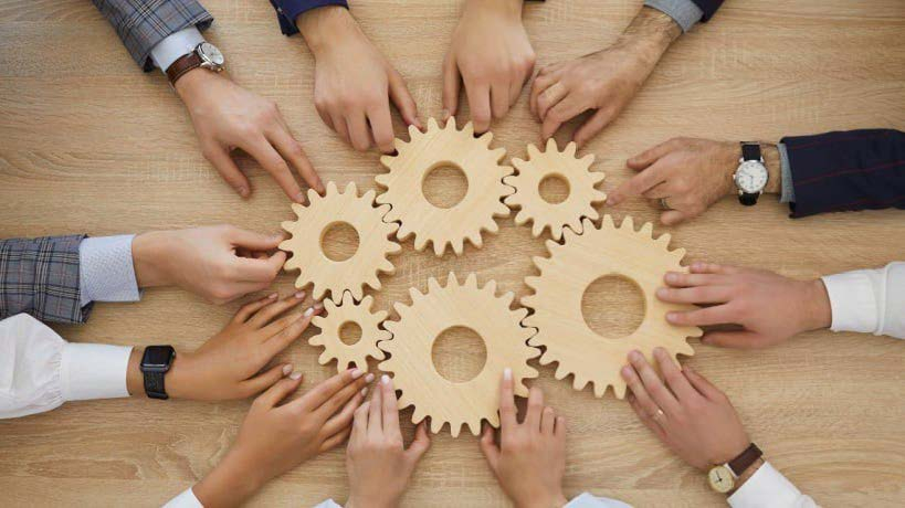چگونه عملکرد کارکنان را بدون ایجاد فشار بیش از حد ارزیابی کنیم؟