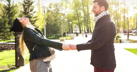 چرا بعضی افراد در رابطه دائماً دنبال اطمینان گرفتن هستند؟