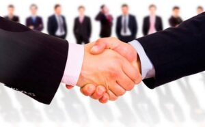 چگونه یک نامه معرفی کوتاه برای درخواست استخدام بنویسیم؟